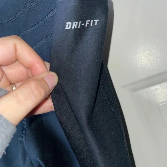 Nike DRI FIT CROPPED LEGGINGS LOGO SIZE SMALL BLACK IN COLOR - Picture 8 of 9